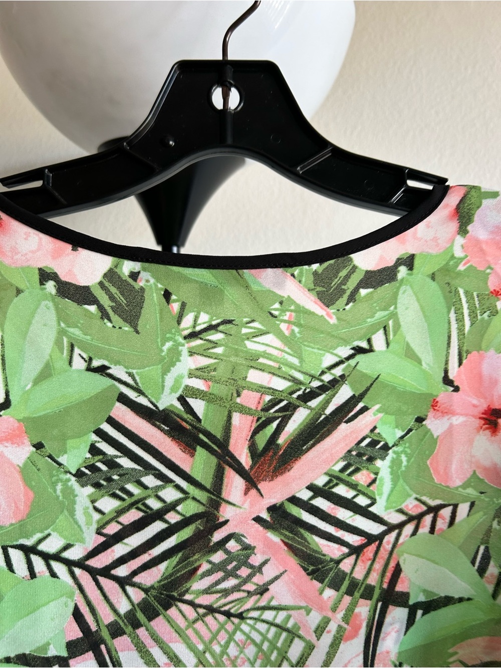 Rose & Olive Pink and Green Tropical Floral top - Picture 6 of 7